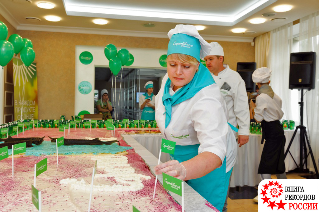 Самый большой салат "Сельдь под шубой" в России