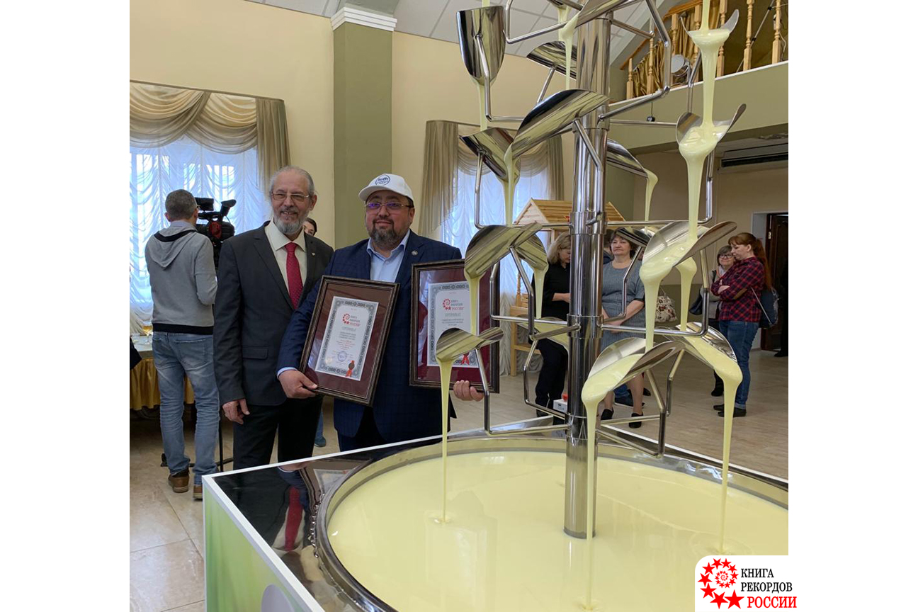 Наибольший объем сгущенного молока в фонтане в России