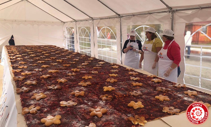 Самый большой пирог из северных ягод в России