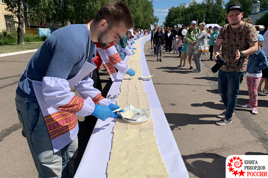 Самый большой бутерброд с маслом в России