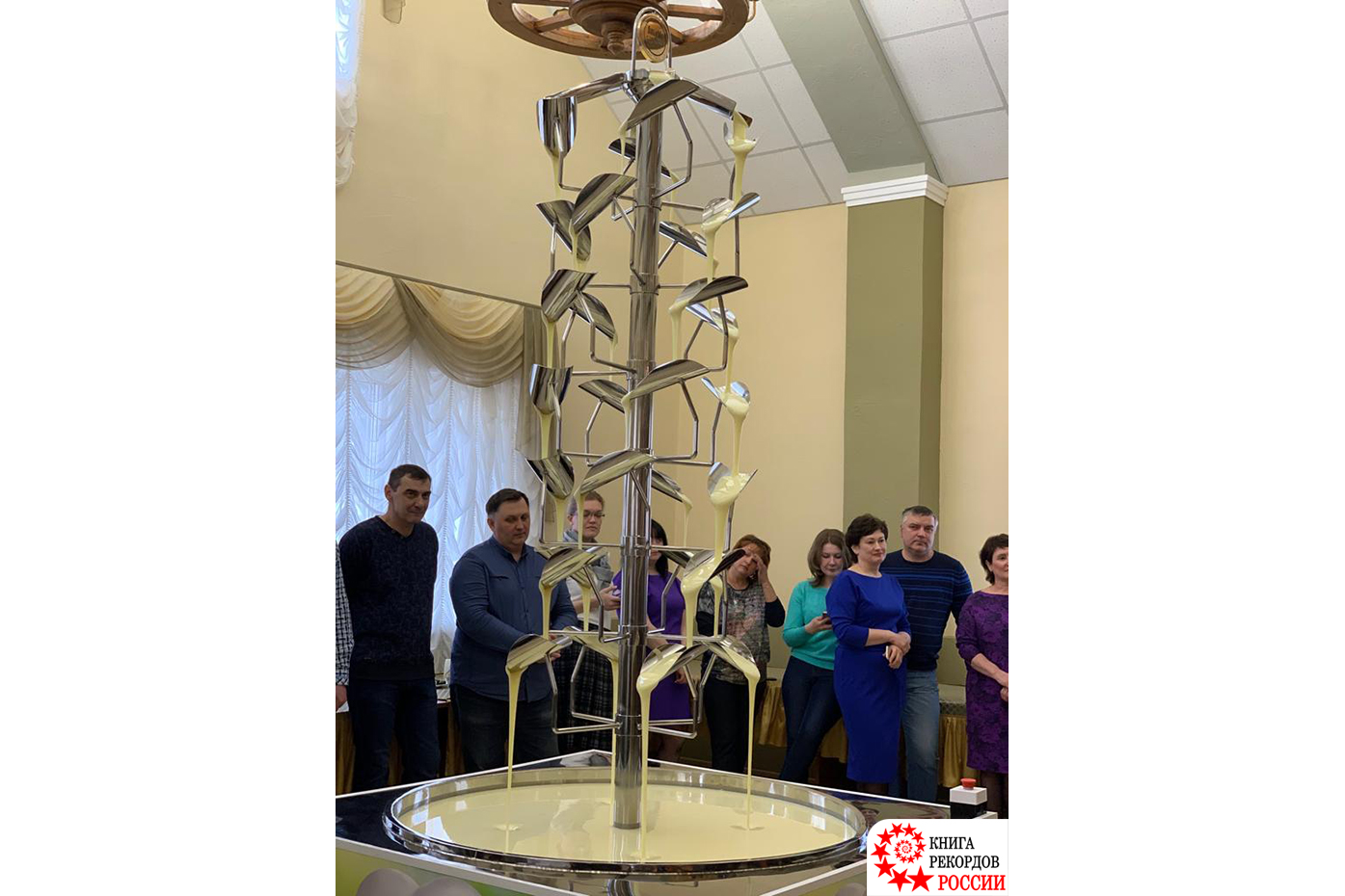 Самый высокий фонтан из сгущенного молока в России