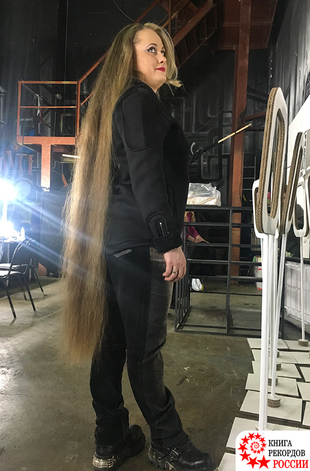 Самые длинные волосы у дрессировщицы львов в России