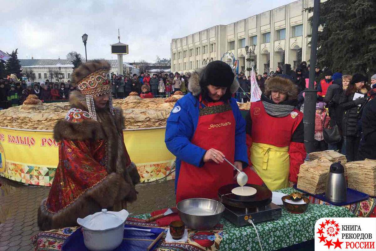 Самый большой блинный пирог в России